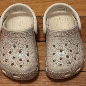 CROCS Kids’ Classic Glitter Clog Oyster Colored Size 5